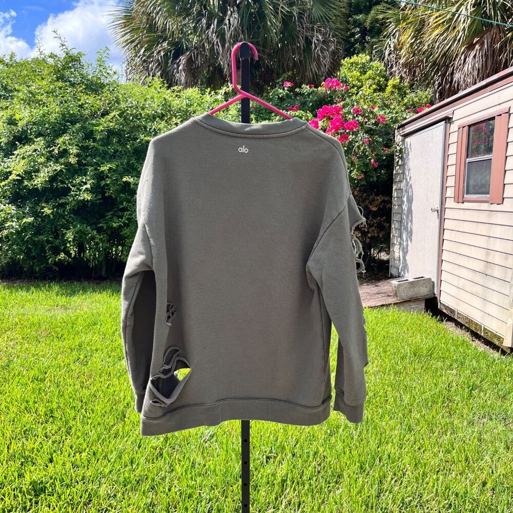 ALO Yoga Fade Ripped Pullover Sweatshirt in Jungle Green Size S - Picture 3 of 6